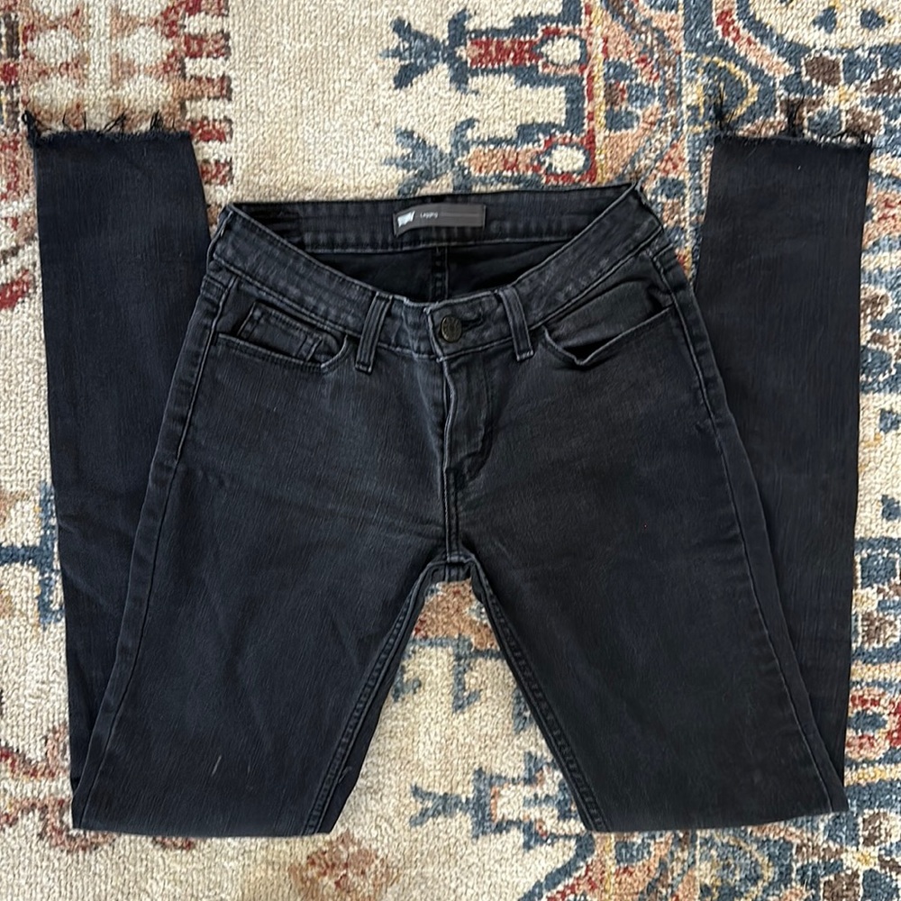 Levi’s size 26 ripped skinny jeans